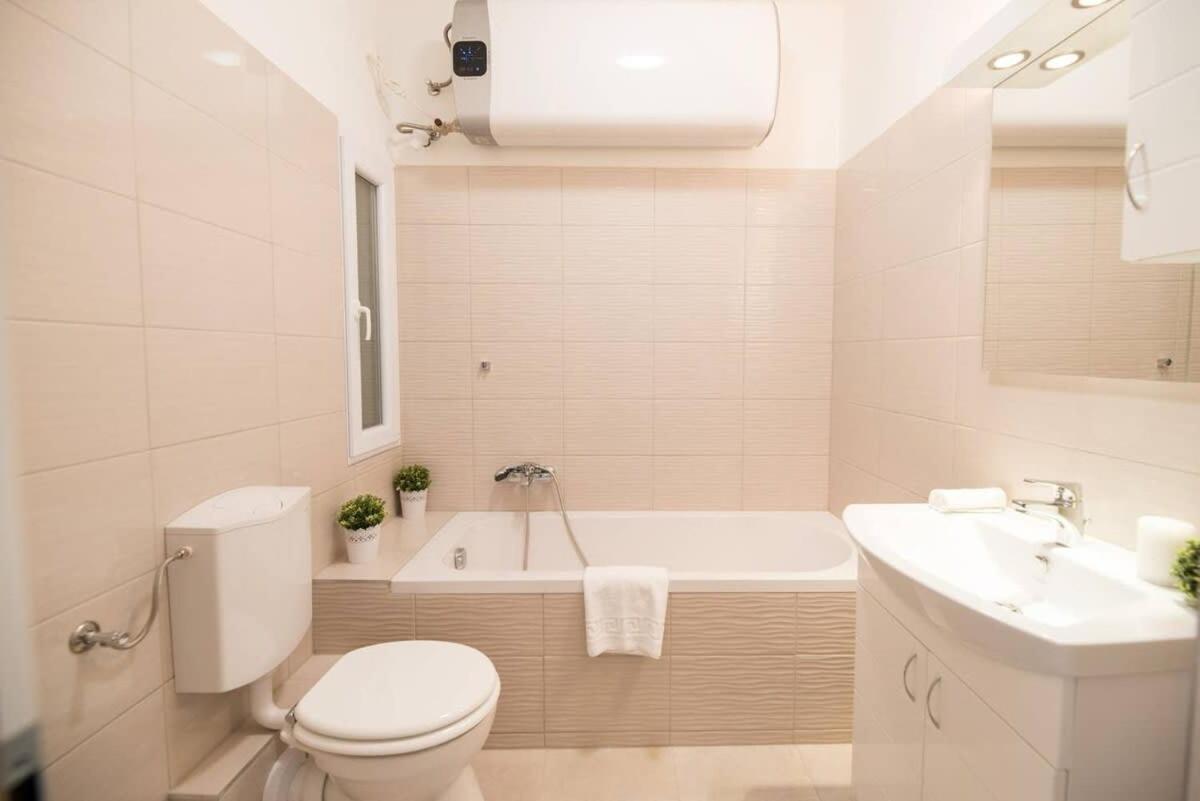 Trendy Central Apartment At Castle Budapest Exterior photo